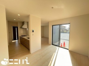 姫路市御立中、新築一戸建ての居間画像です