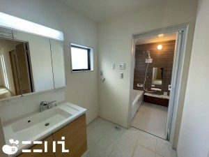 姫路市御立中、新築一戸建ての洗面画像です