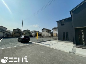 姫路市御立中、新築一戸建ての駐車場画像です