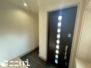 姫路市御立中、新築一戸建ての玄関画像です