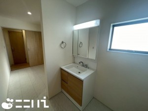 姫路市御立中、新築一戸建ての洗面画像です