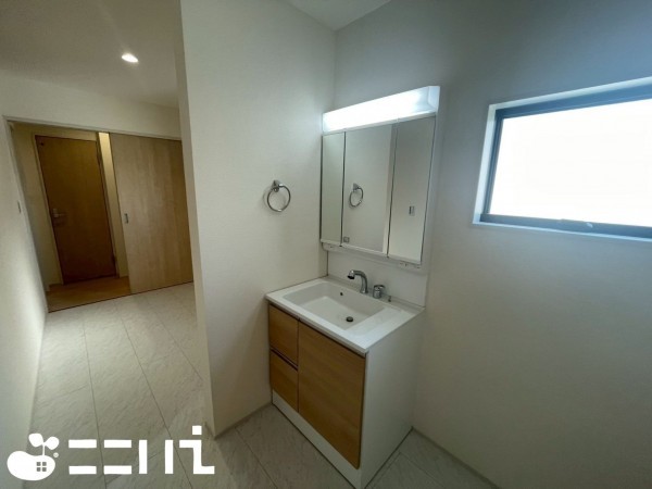 姫路市御立中、新築一戸建ての洗面画像です