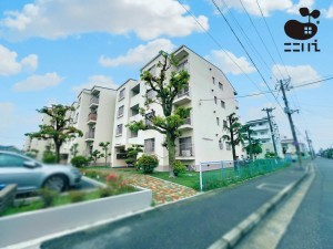 姫路市飾磨区恵美酒、マンションの外観画像です