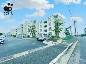 姫路市飾磨区恵美酒、マンションの外観画像です