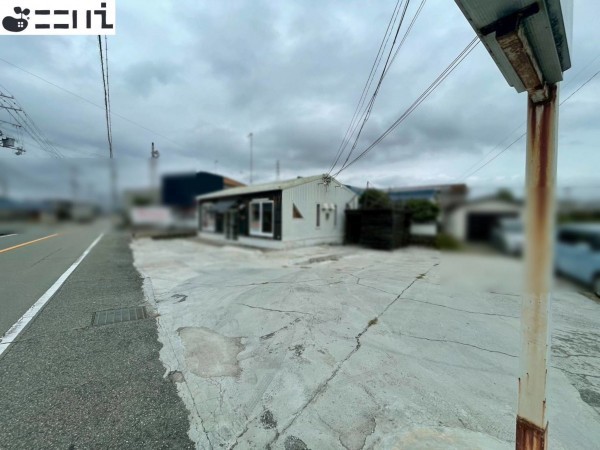 たつの市揖保川町正條、収益/事業用物件/店舗の前面道路を含む現地写真画像です