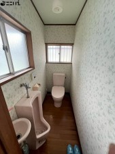 たつの市誉田町福田、中古一戸建てのトイレ画像です
