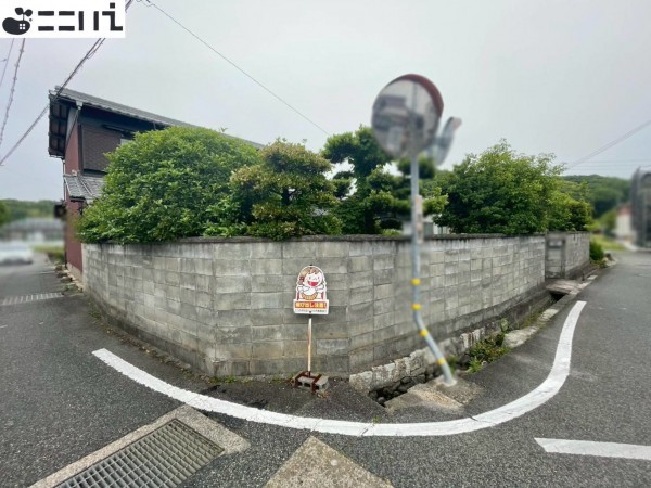 たつの市誉田町福田、中古一戸建ての前面道路を含む現地写真画像です