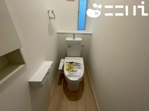 姫路市大津区天満、新築一戸建てのトイレ画像です