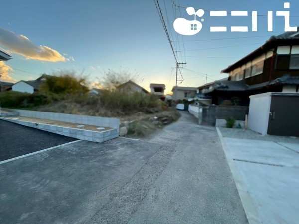 姫路市大津区天満、新築一戸建ての前面道路を含む現地写真画像です