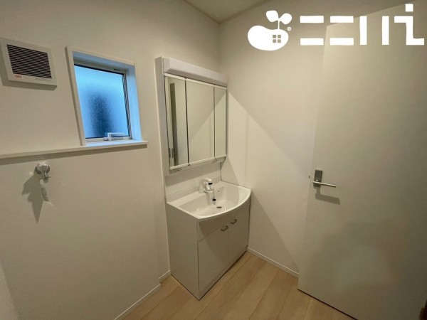 姫路市大津区天満、新築一戸建ての洗面画像です