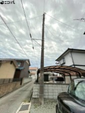 たつの市御津町朝臣、中古一戸建ての前面道路を含む現地写真画像です