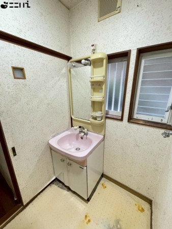 相生市那波野、中古一戸建ての洗面画像です
