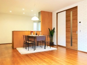 たつの市龍野町日飼、中古一戸建ての居間画像です