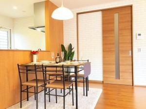 たつの市龍野町日飼、中古一戸建ての居間画像です