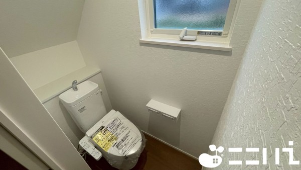 姫路市網干区高田、新築一戸建てのトイレ画像です
