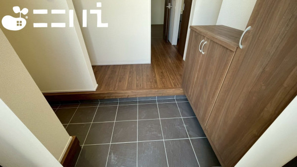 姫路市白浜町、新築一戸建ての玄関画像です