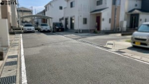 たつの市龍野町宮脇、中古一戸建ての前面道路を含む現地写真画像です