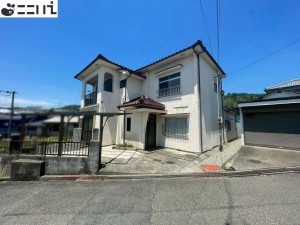 相生市山手、中古一戸建ての前面道路を含む現地写真画像です