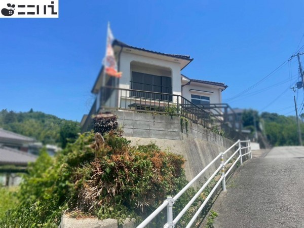 相生市山手、中古一戸建ての前面道路を含む現地写真画像です