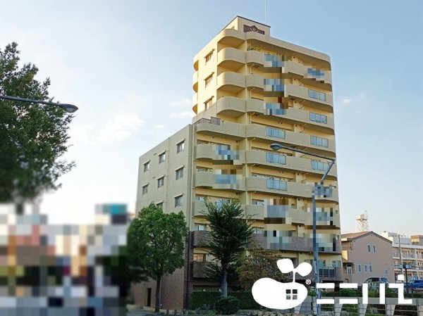 姫路市三左衛門堀西の町、マンションの外観画像です