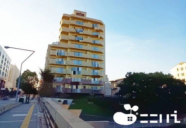 姫路市三左衛門堀西の町、マンションの外観画像です