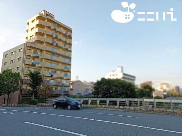 姫路市三左衛門堀西の町、マンションの外観画像です