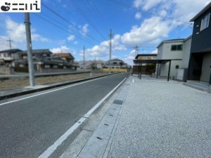たつの市新宮町井野原、新築一戸建ての前面道路を含む現地写真画像です