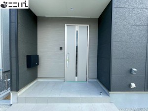 たつの市新宮町井野原、新築一戸建ての玄関画像です