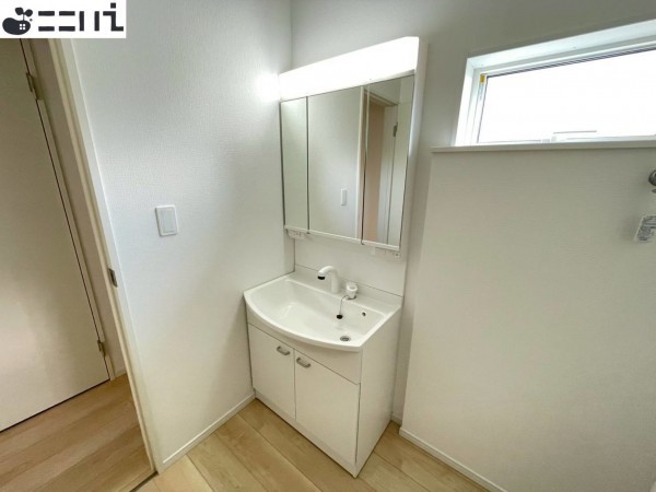 たつの市新宮町井野原、新築一戸建ての洗面画像です