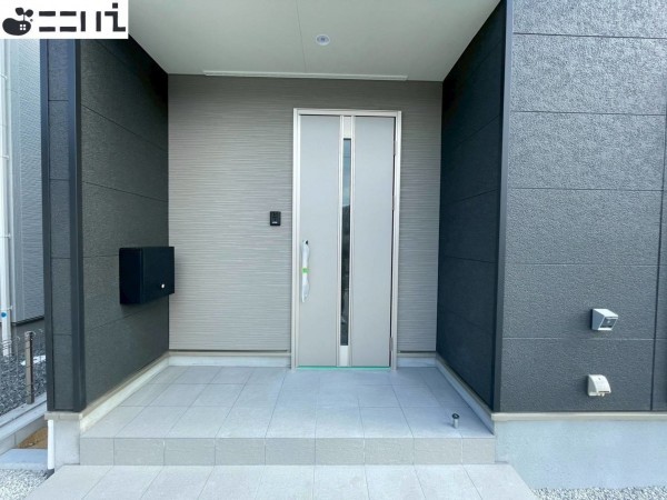 たつの市新宮町井野原、新築一戸建ての玄関画像です