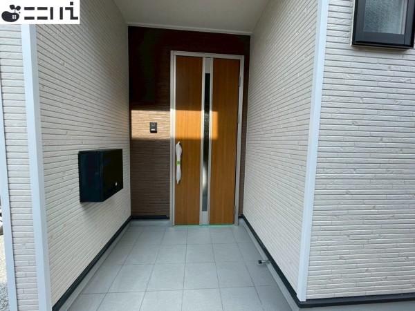 たつの市新宮町井野原、新築一戸建ての玄関画像です