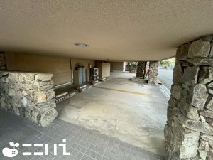 姫路市仁豊野、中古一戸建ての駐車場画像です