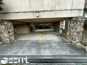 姫路市仁豊野、中古一戸建ての駐車場画像です
