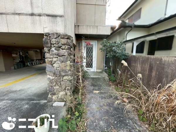 姫路市仁豊野、中古一戸建ての玄関画像です