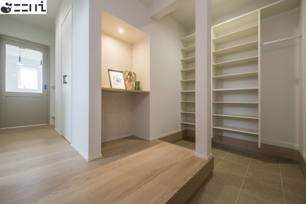 たつの市龍野町末政、新築一戸建ての玄関画像です