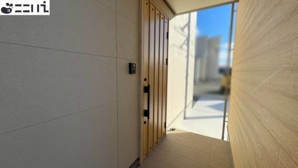 たつの市龍野町末政、新築一戸建ての玄関画像です