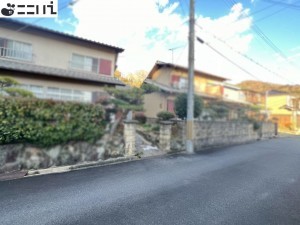 相生市若狭野町野々、中古一戸建ての前面道路を含む現地写真画像です