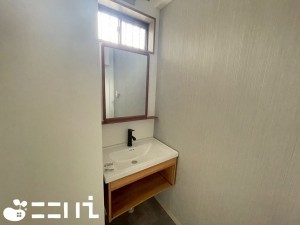 姫路市広畑区小坂、中古一戸建ての洗面画像です