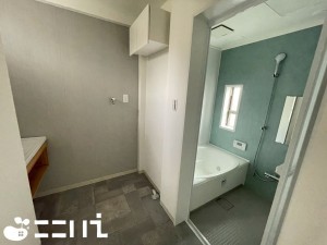 姫路市広畑区小坂、中古一戸建ての洗面画像です