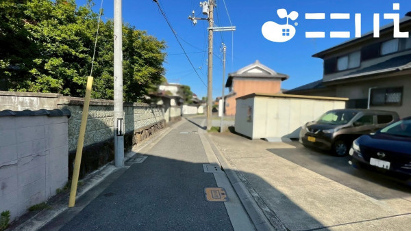 姫路市網干区浜田、中古一戸建ての前面道路を含む現地写真画像です