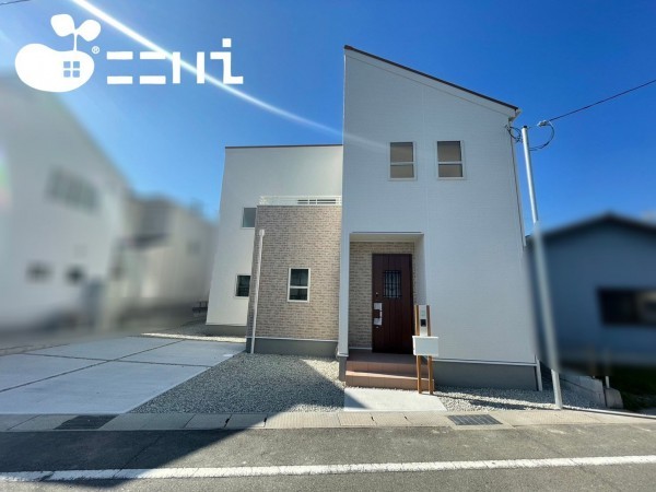 姫路市網干区余子浜、中古一戸建ての外観画像です