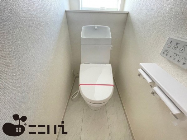 姫路市網干区余子浜、中古一戸建てのトイレ画像です