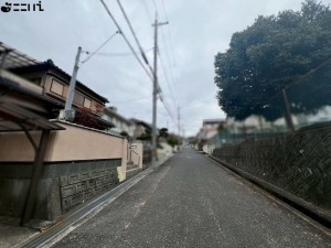 姫路市城見台、中古一戸建ての前面道路を含む現地写真画像です