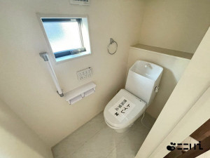揖保郡太子町東南、新築一戸建てのトイレ画像です