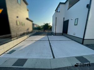 揖保郡太子町東南、新築一戸建ての駐車場画像です