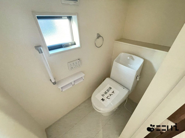 揖保郡太子町東南、新築一戸建てのトイレ画像です