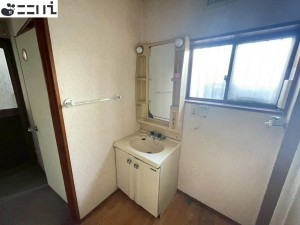 たつの市揖保川町片島、中古一戸建ての洗面画像です