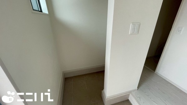 姫路市網干区垣内西町、新築一戸建ての玄関画像です