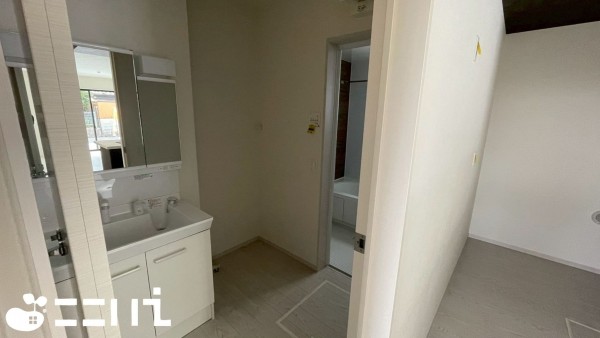 姫路市網干区垣内西町、新築一戸建ての洗面画像です