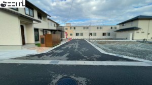 揖保郡太子町立岡、新築一戸建ての前面道路を含む現地写真画像です